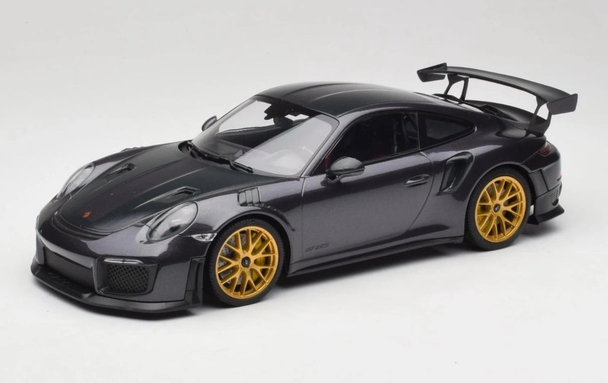 Minichamps Porsche 911 991 II GT2 RS Weissach Package 2018