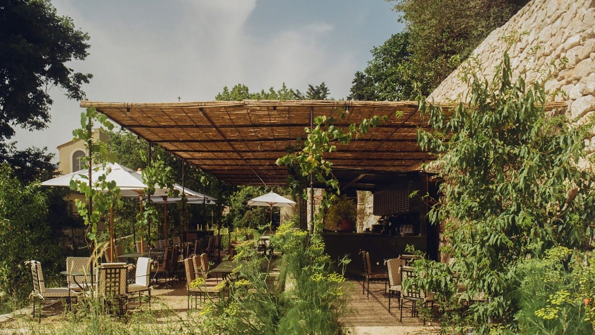 Garden dining terrace at Hôtel du Couvent