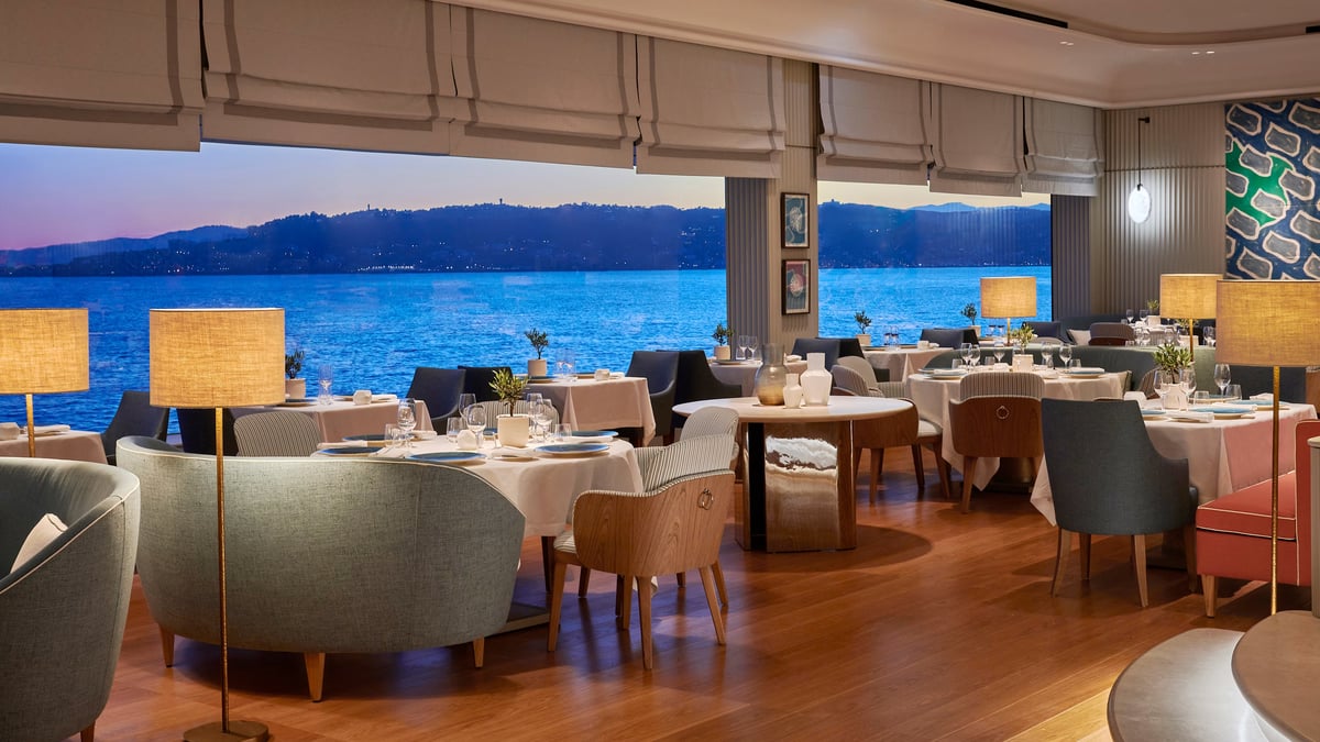 Sea-facing terrace at Louroc restaurant in Hôtel du Cap-Eden-Roc