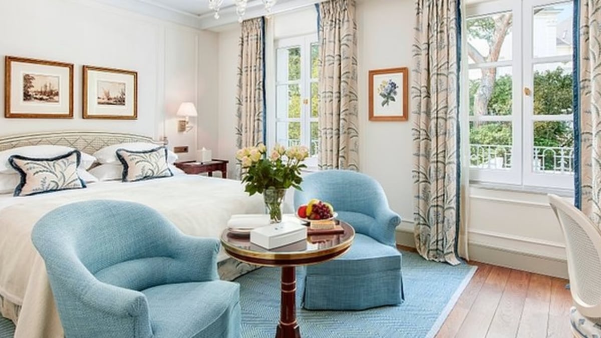 Classically decorated room at Hôtel du Cap-Eden-Roc
