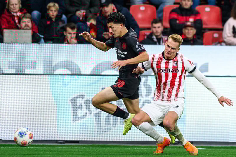 Ibrahim Maza avec le maillot du Bayer 04 Leverkusen