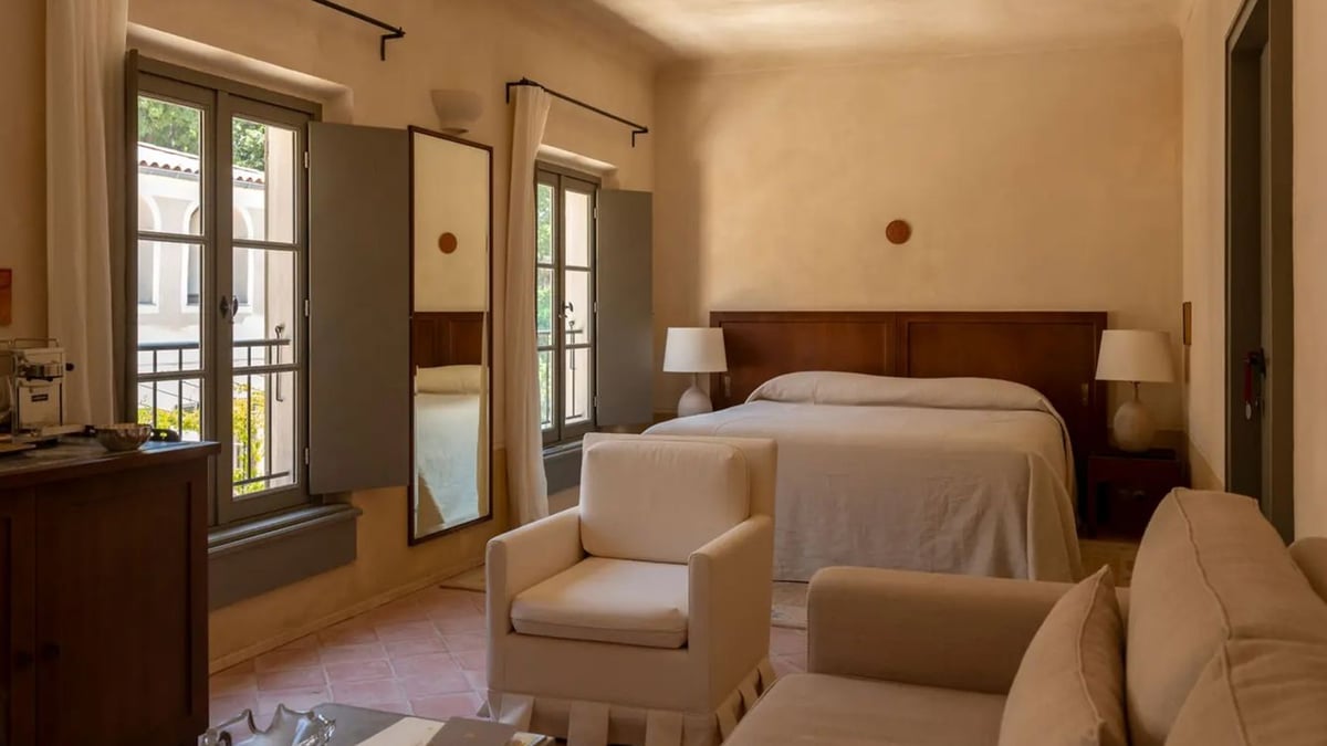 Understated Provençal room at Hôtel du Couvent
