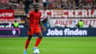 Dayot Upamecano lors du match de Bundesliga entre l’Eintracht Francfort et le Bayern Munich au Deutsche Bank Park, à Francfort, le 6 octobre 2024