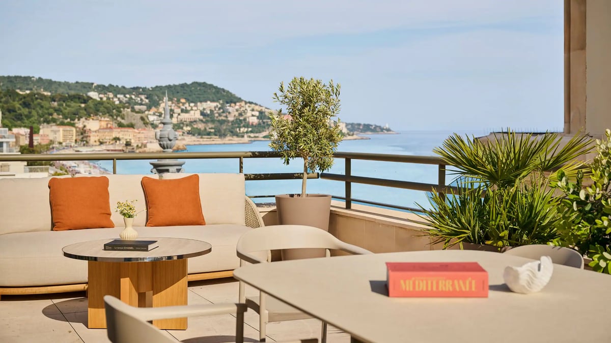Sea-view room with a terrace at Hôtel Palais de la Méditerranée
