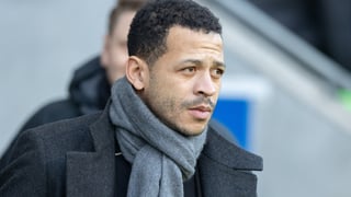 Liam Rosenior devant le stade