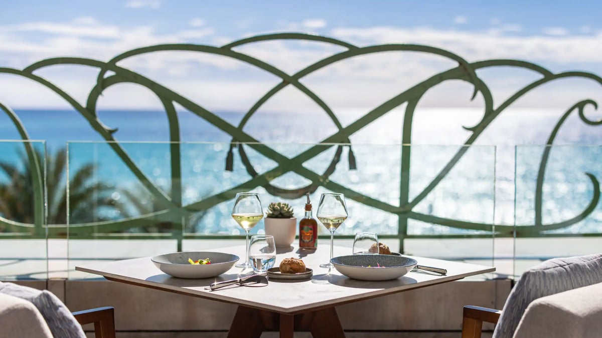 Restaurant terrace overlooking the Promenade des Anglais