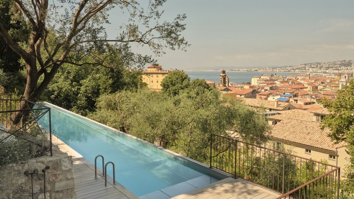 Twenty-metre outdoor pool overlooking Nice at Hôtel du Couvent