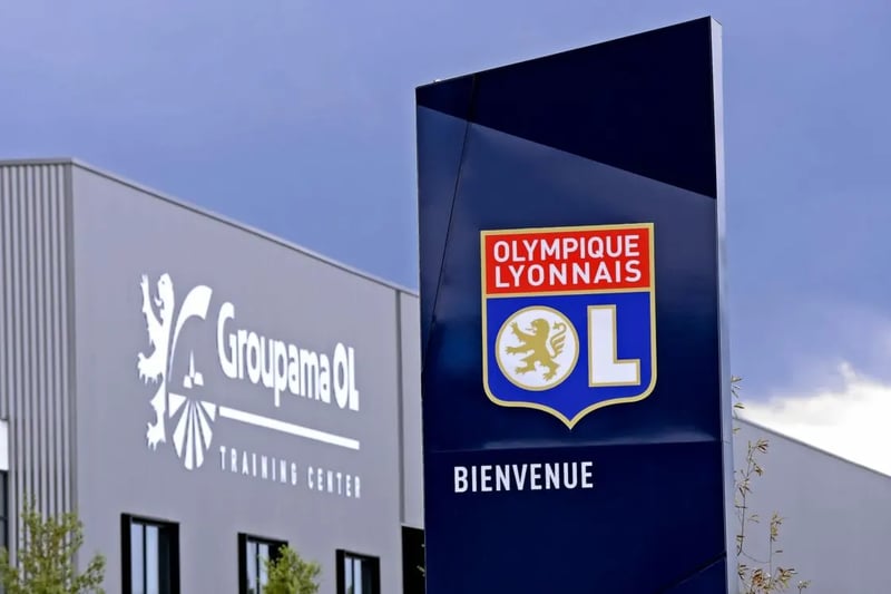 Entrée du centre d'entraînement Groupama OL Training Center de l'Olympique Lyonnais