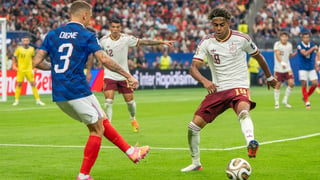 Lucas Digne face à Yamine Yamal lors du match France Espagne coupe du monde 2026