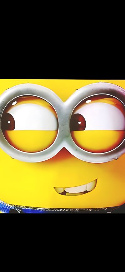 Download this bright Minion 4K wallpaper for your iPhone. This matching wallpaper for 2 people features his large silver goggles and sly smile.