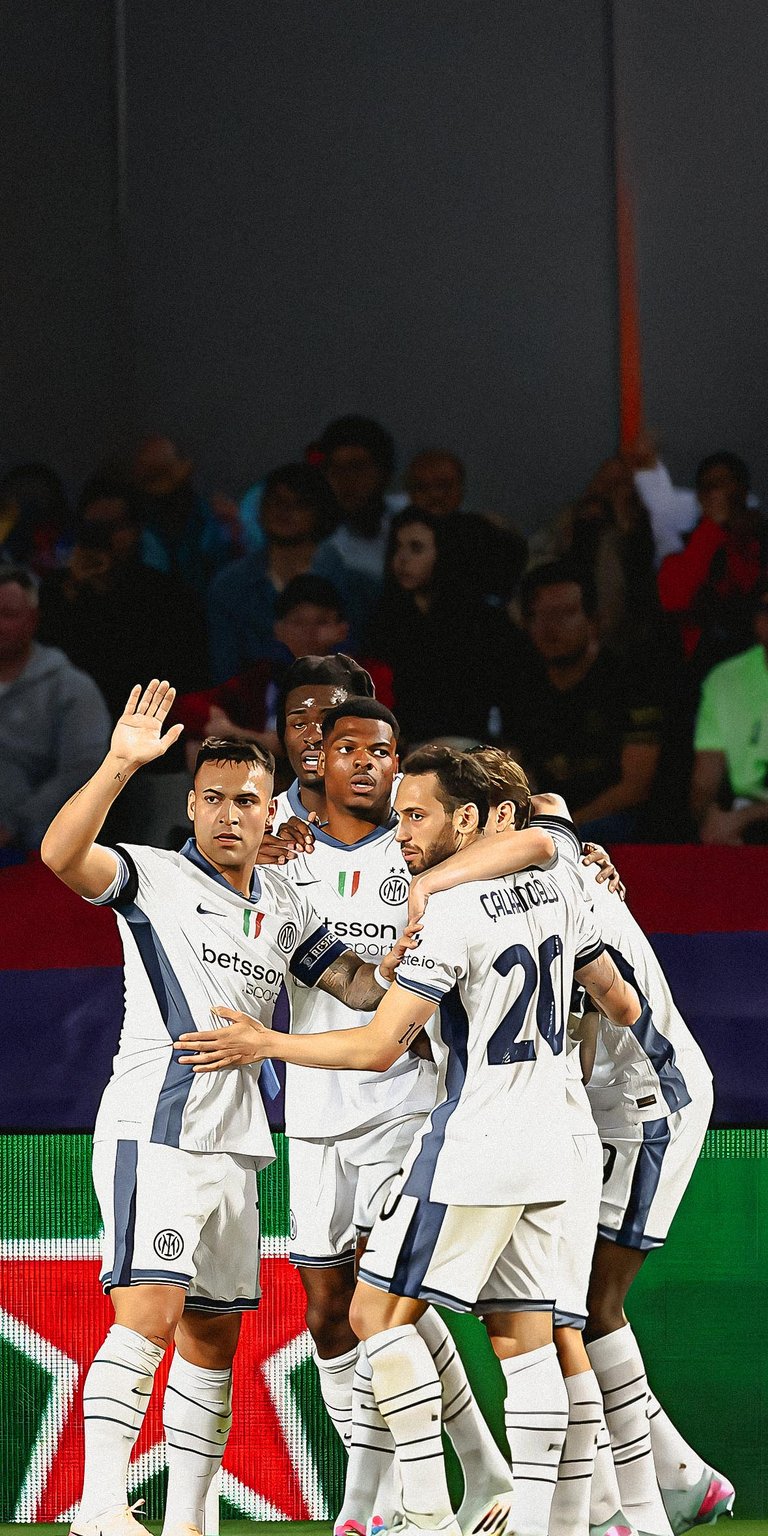 Lautaro Martinez high fives team mate iPhone Wallpaper HD