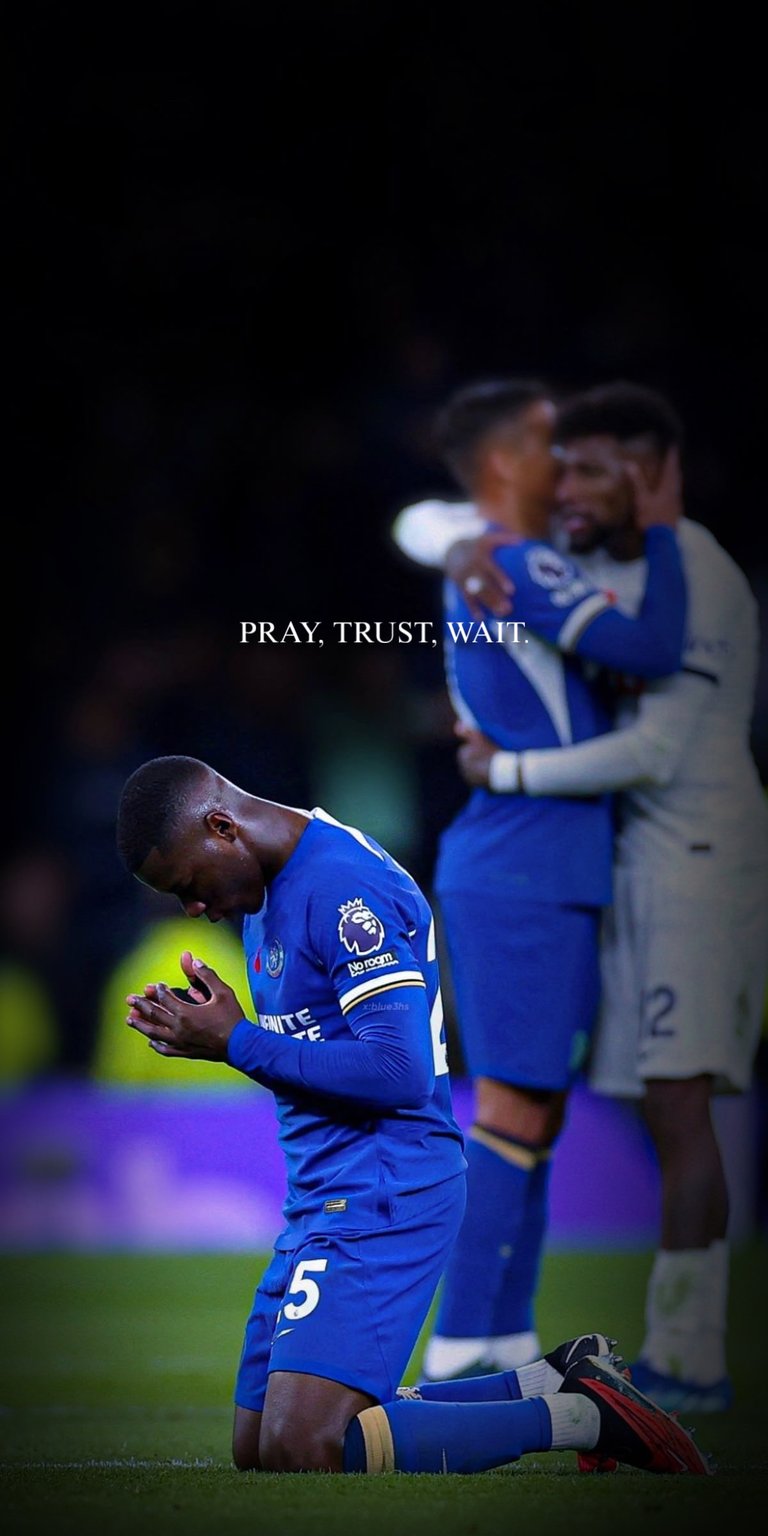 This iPhone wallpaper features Moisés Caicedo, an Ecuadorian professional footballer who plays as a defensive midfielder for Premier League club Chelsea and the Ecuador national team.