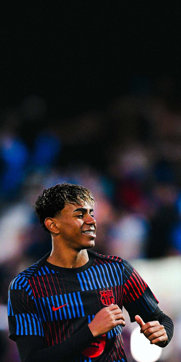 Lamine Yamal during match Wallpaper HD mobile