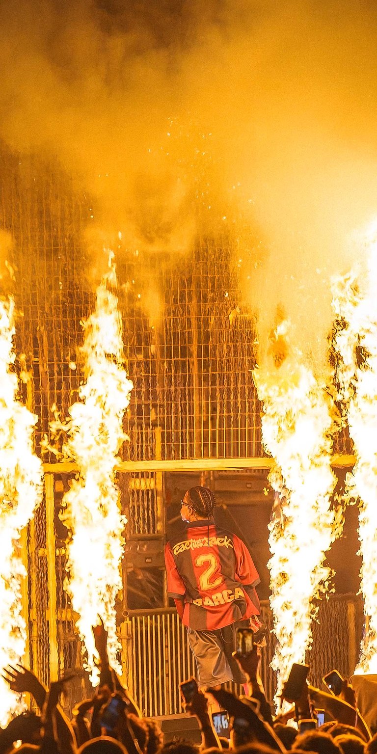 Travis Scott on Stage at FC Barcelona Wallpaper iOS