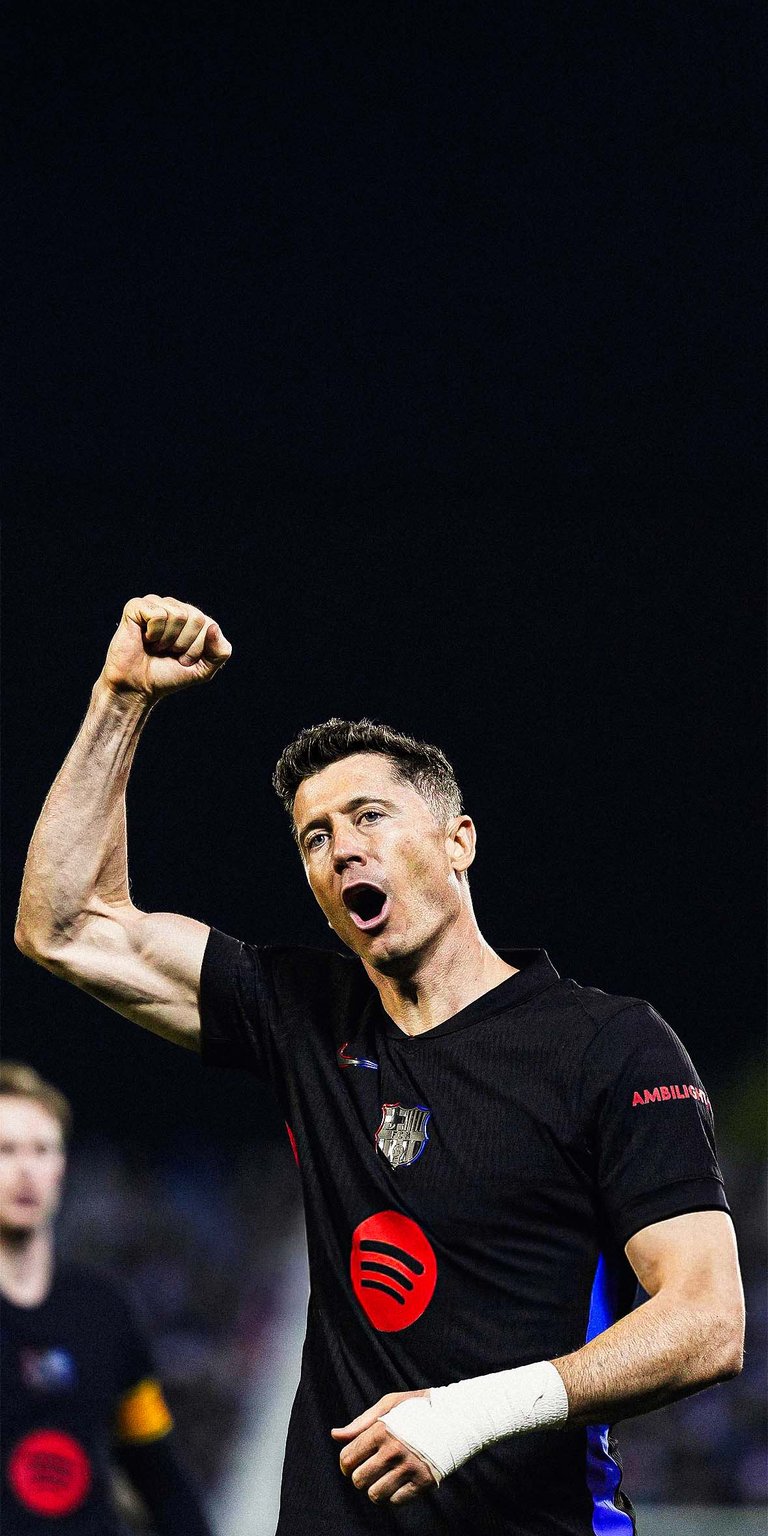 Robert Lewandowski La Liga match Wallpaper 4k mobile
