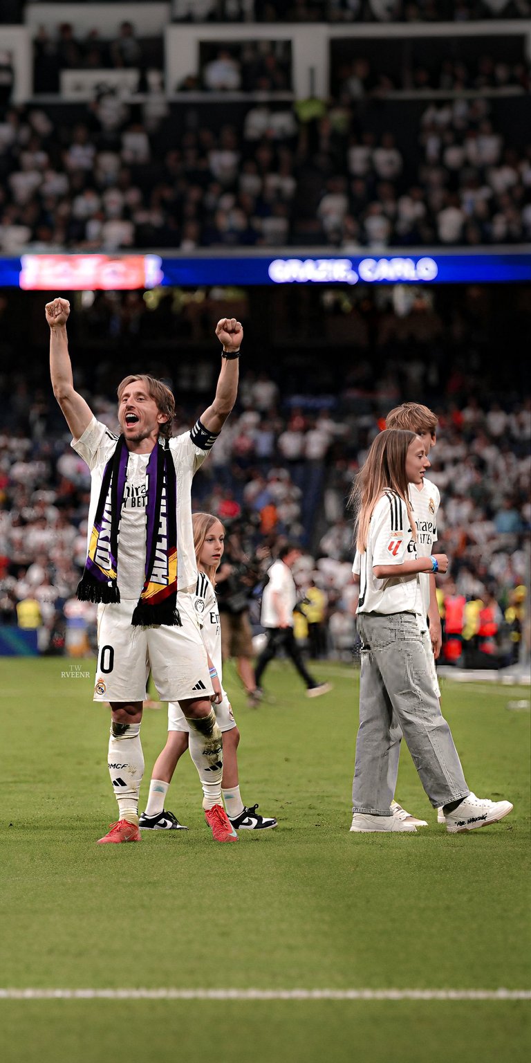 Luka Modric 4k Wallpaper for mobile iPhone