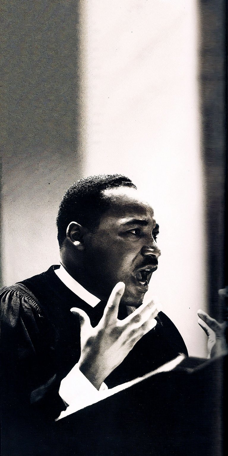 A powerful black and white photography wallpaper capturing Martin Luther King Jr. during a speech. This historic wallpaper offers an inspiring look for your iPhone lock screen.