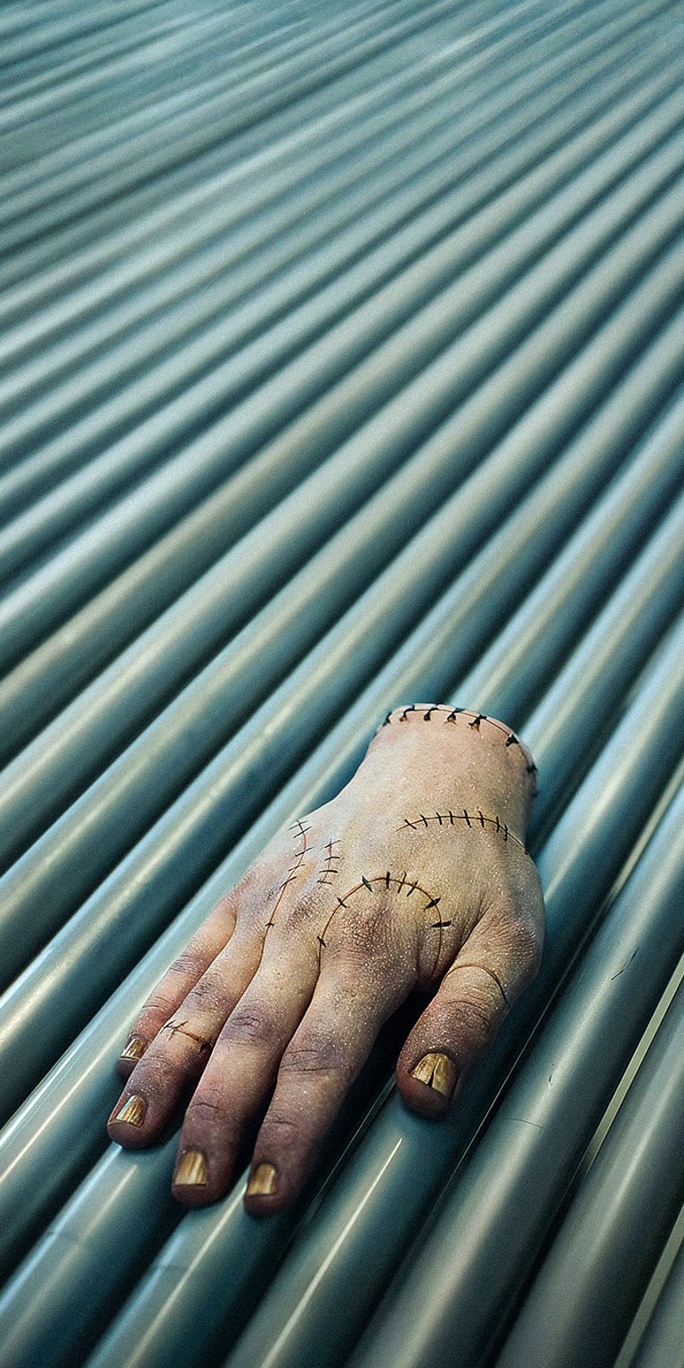 Thing the hand wallpaper iPhone 4K