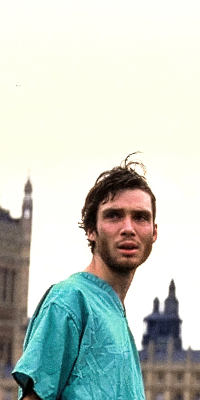 Jim walking in London wallpaper iPhone 4K