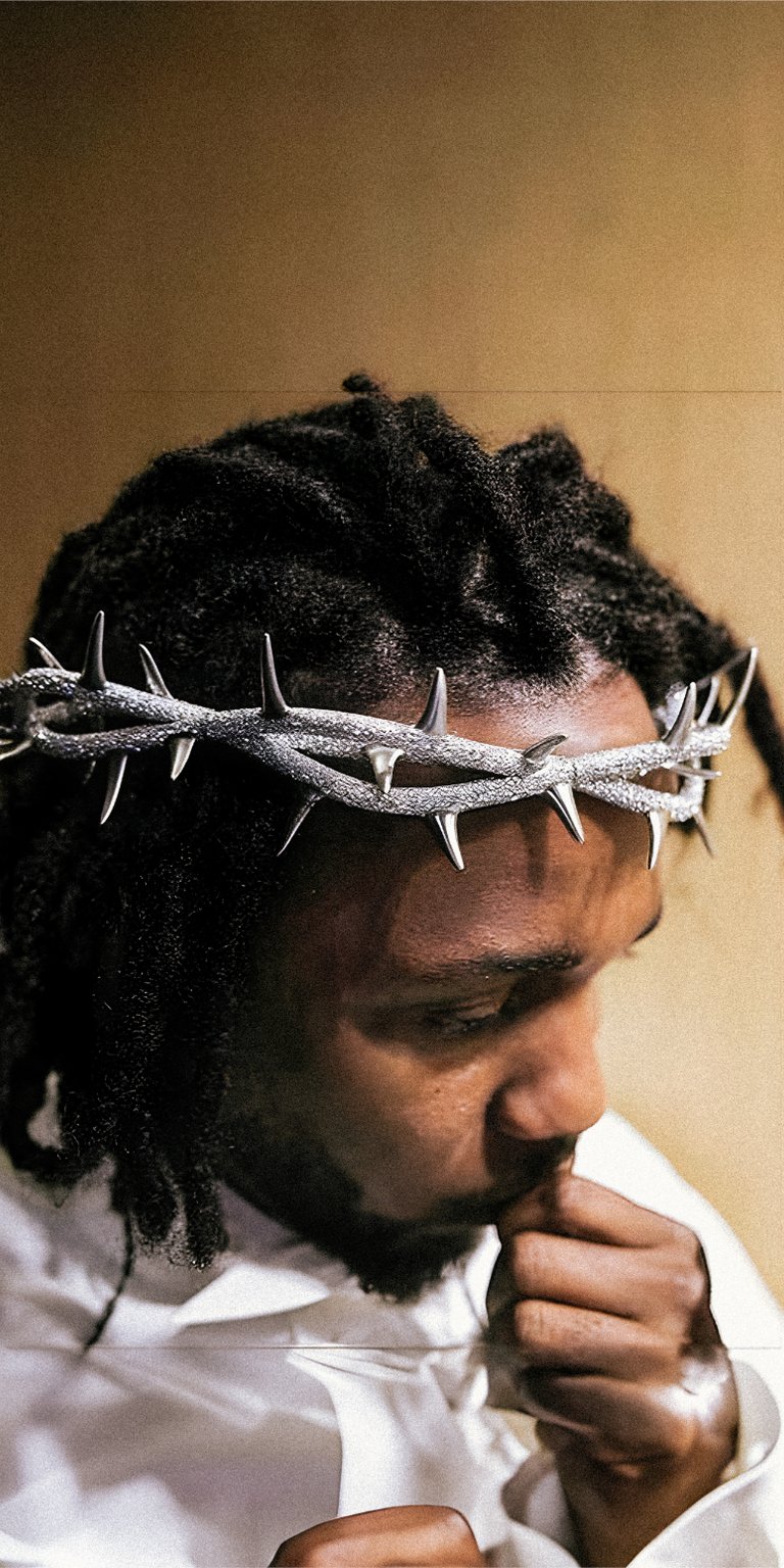 Kendrick wearing a crown of thorns wallpaper