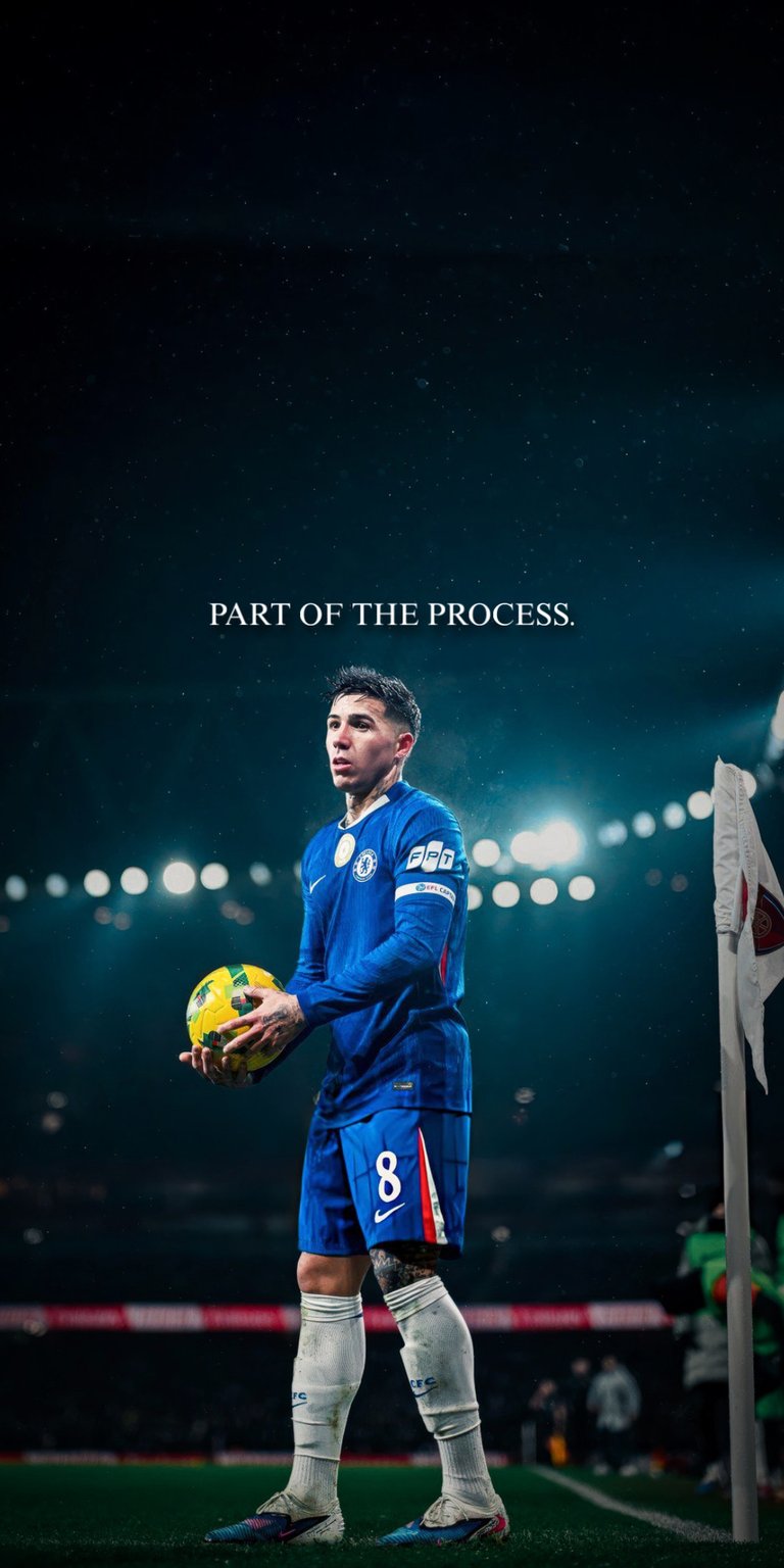 This premium 4K wallpaper features Enzo Fernández in his Chelsea kit under dramatic stadium lights. Designed as an OLED wallpapers choice for iPhone, it highlights vibrant blues against a deep black sky for a high-contrast, atmospheric mood.