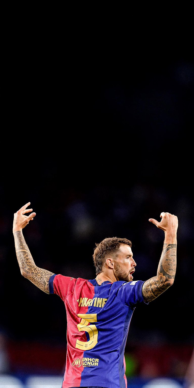 Inigo Martinez celebrates 3-3  Wallpaper 4k iPhone