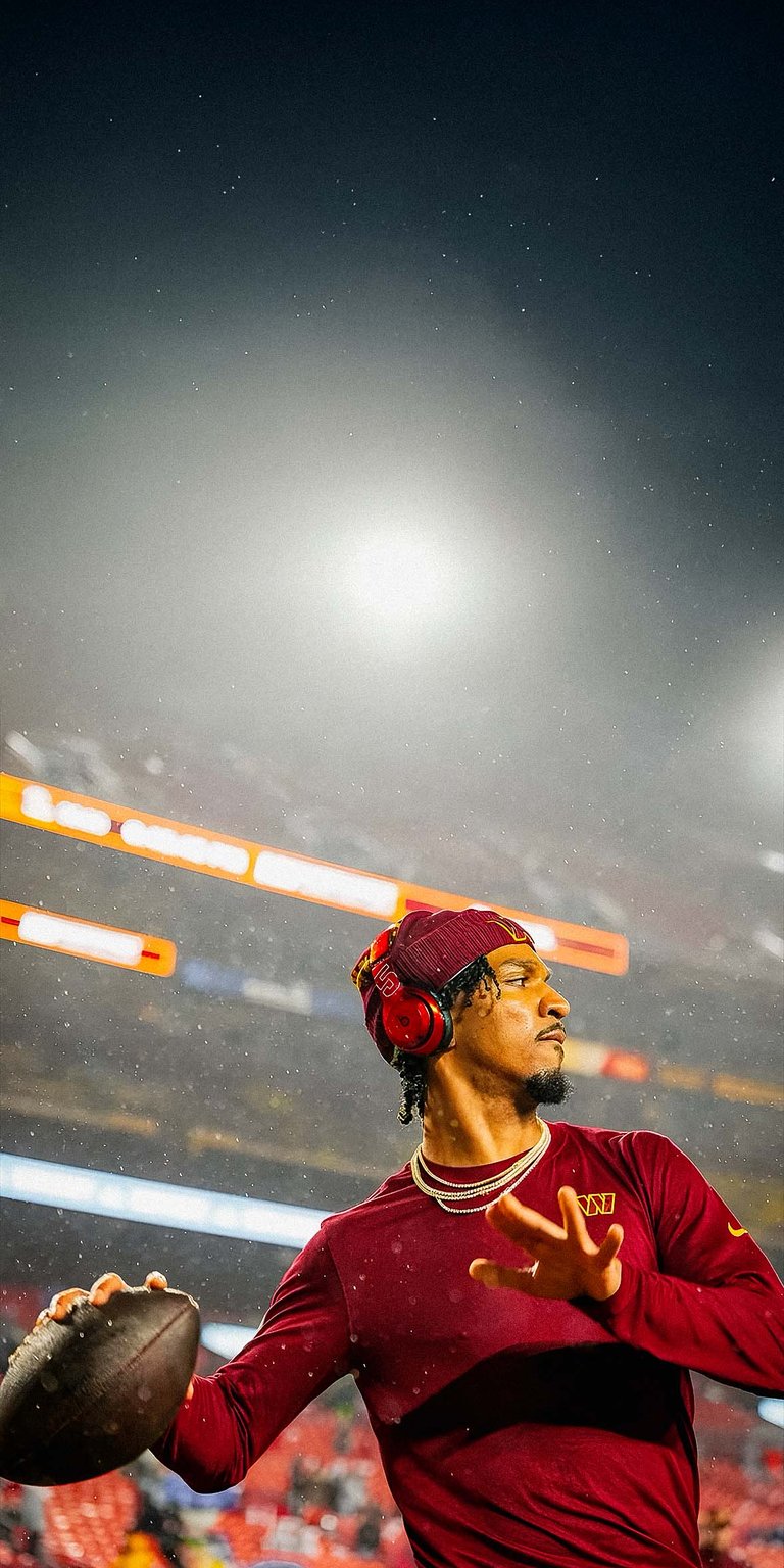 Jayden Daniels warms up before match Wallpaper iPhone HD