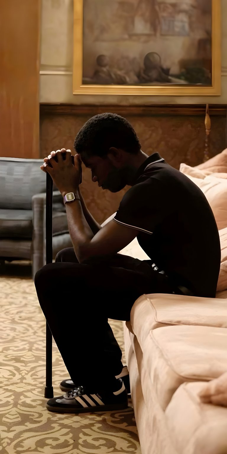 Franklin Saint praying on the couch wallpapers