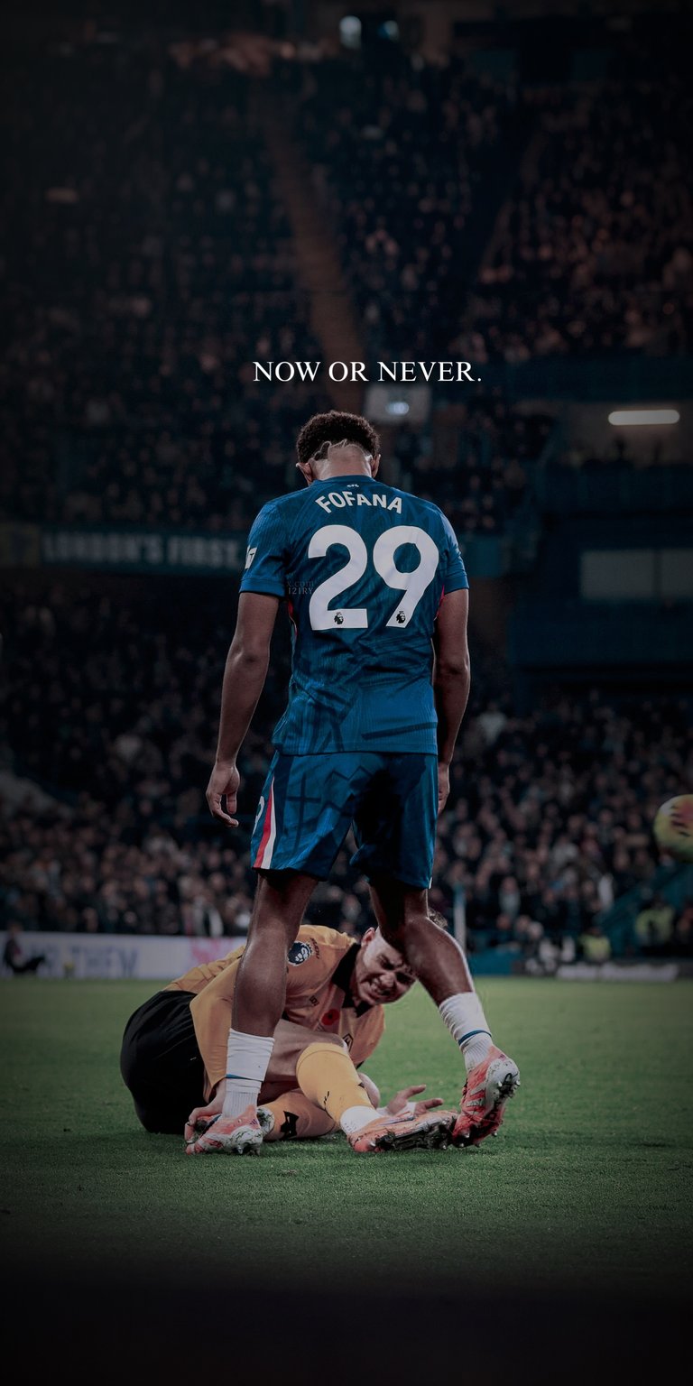 The wallpaper features Chelsea FC player Wesley Fofana, wearing the number 29 jersey, during a football match. The text overlay reads "NOW OR NEVER.".