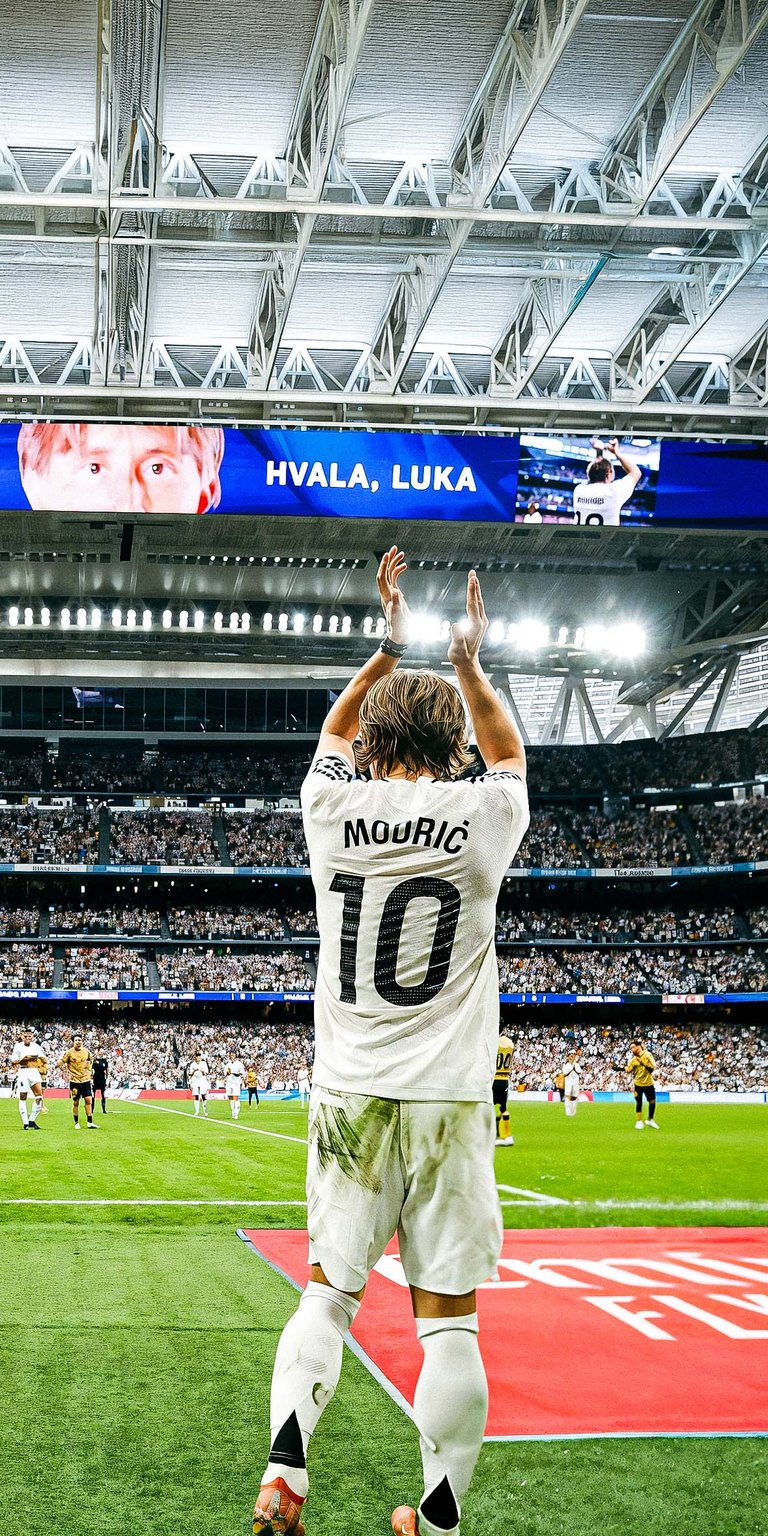 Luka Modric greets the supporters wallpaper iPhone 4k iPhone