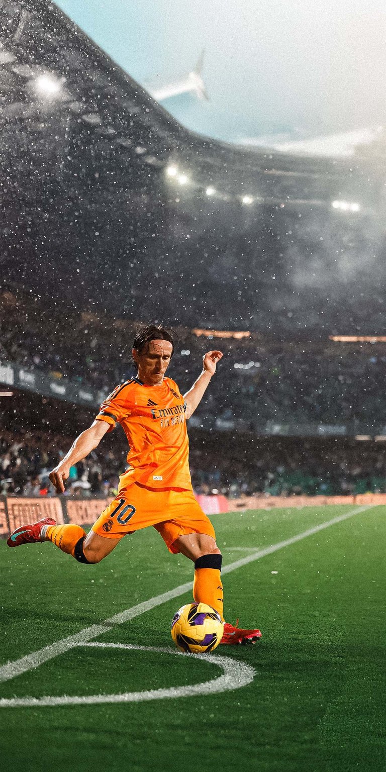 Luka Modric in action wallpaper mobile HD