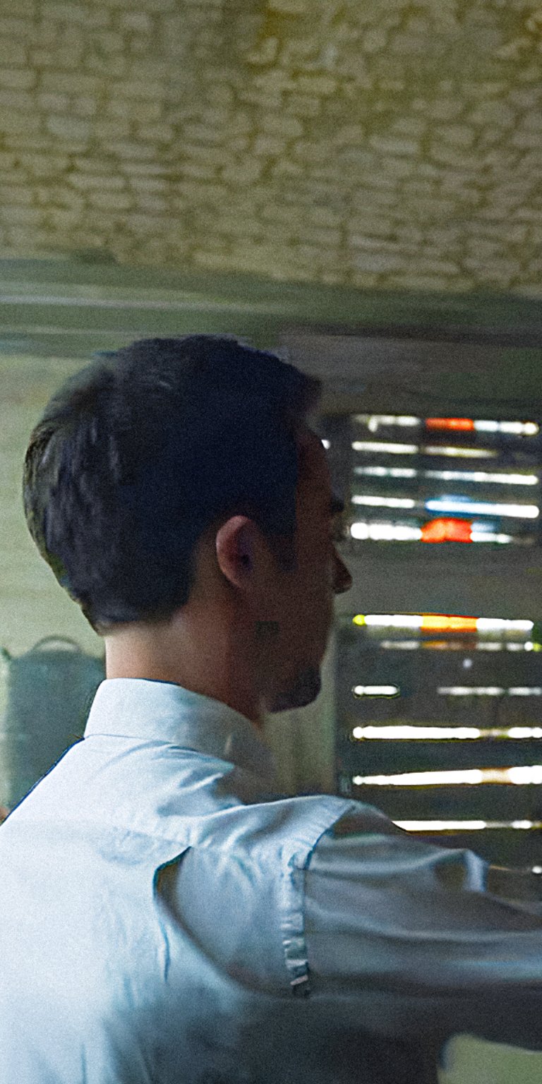 The Narrator side portrait wallpaper 4k