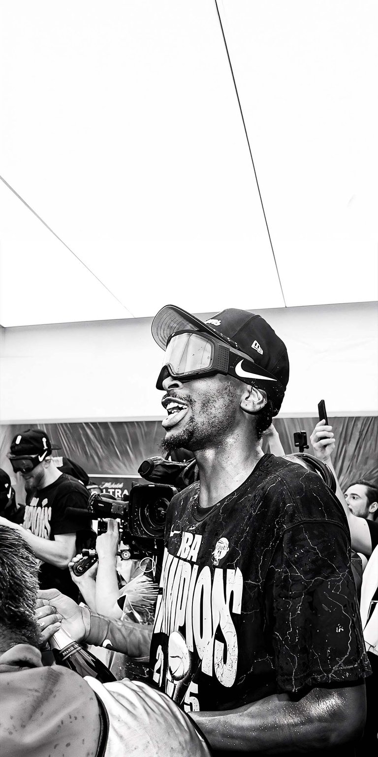 Shai Gilgeous-Alexander celebrates iPhone Wallpaper