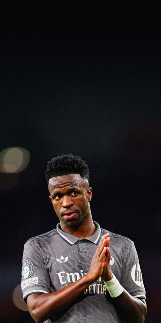 Vinicius Junior applauds during the UEFA Wallpaper 4k Mobile