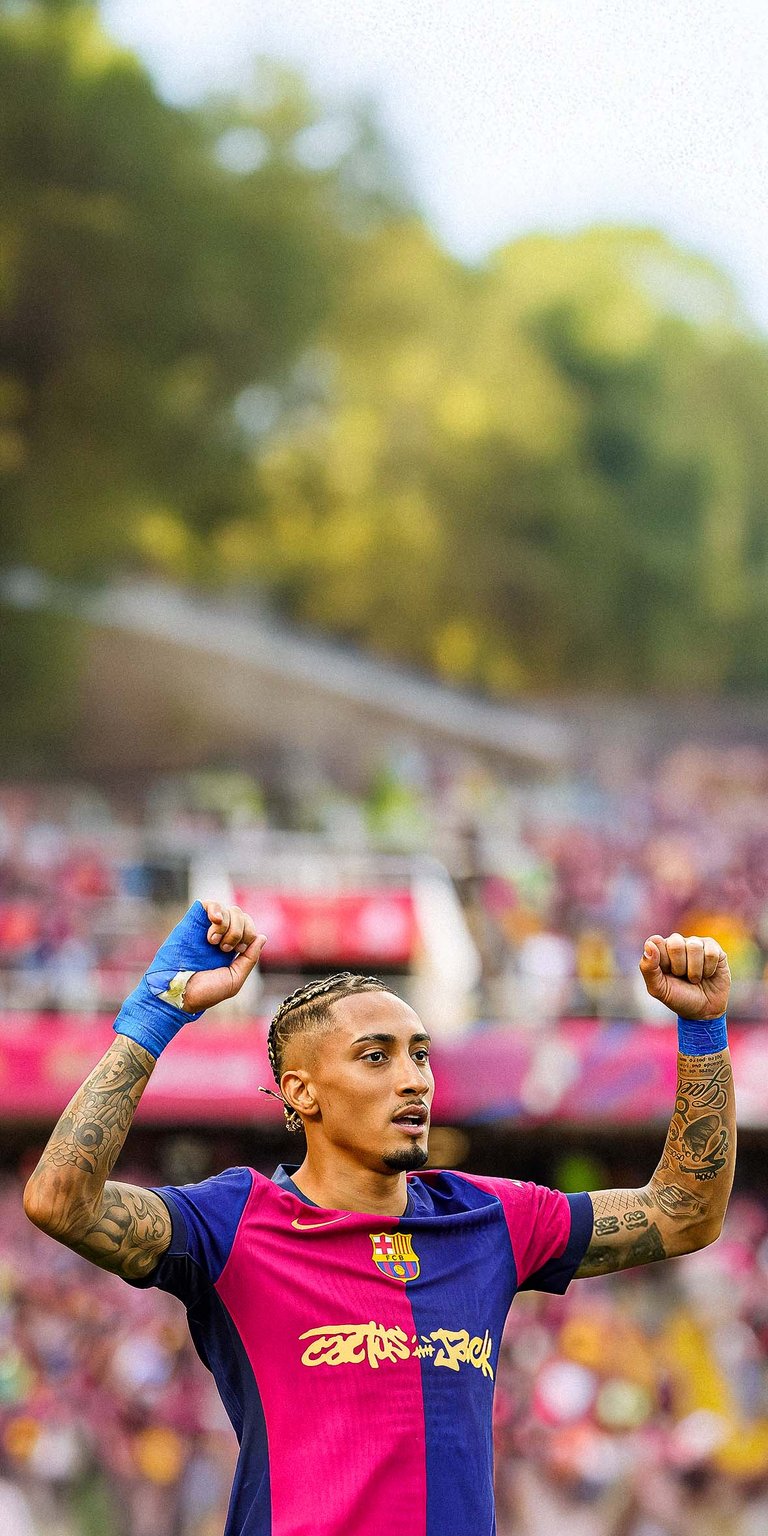 Raphinha of FC Barcelona celebrates scoring his team's fourth goal during the LaLiga match between FC Barcelona and Real Madrid Wallpaper