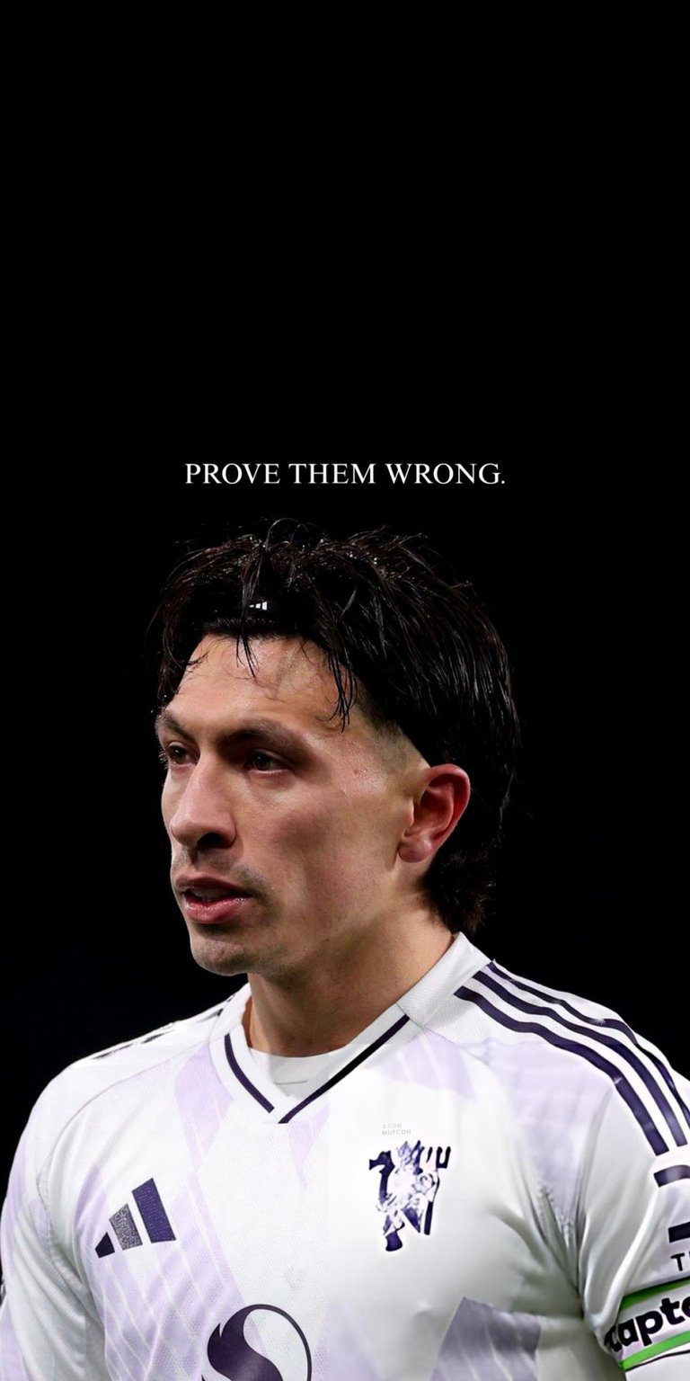 Get this Lisandro Martinez wallpaper for your iPhone in stunning 4K resolution. Notice the text at the top that reads "PROVE THEM WRONG" and his Captain's armband as you set this beautiful wallpaper.