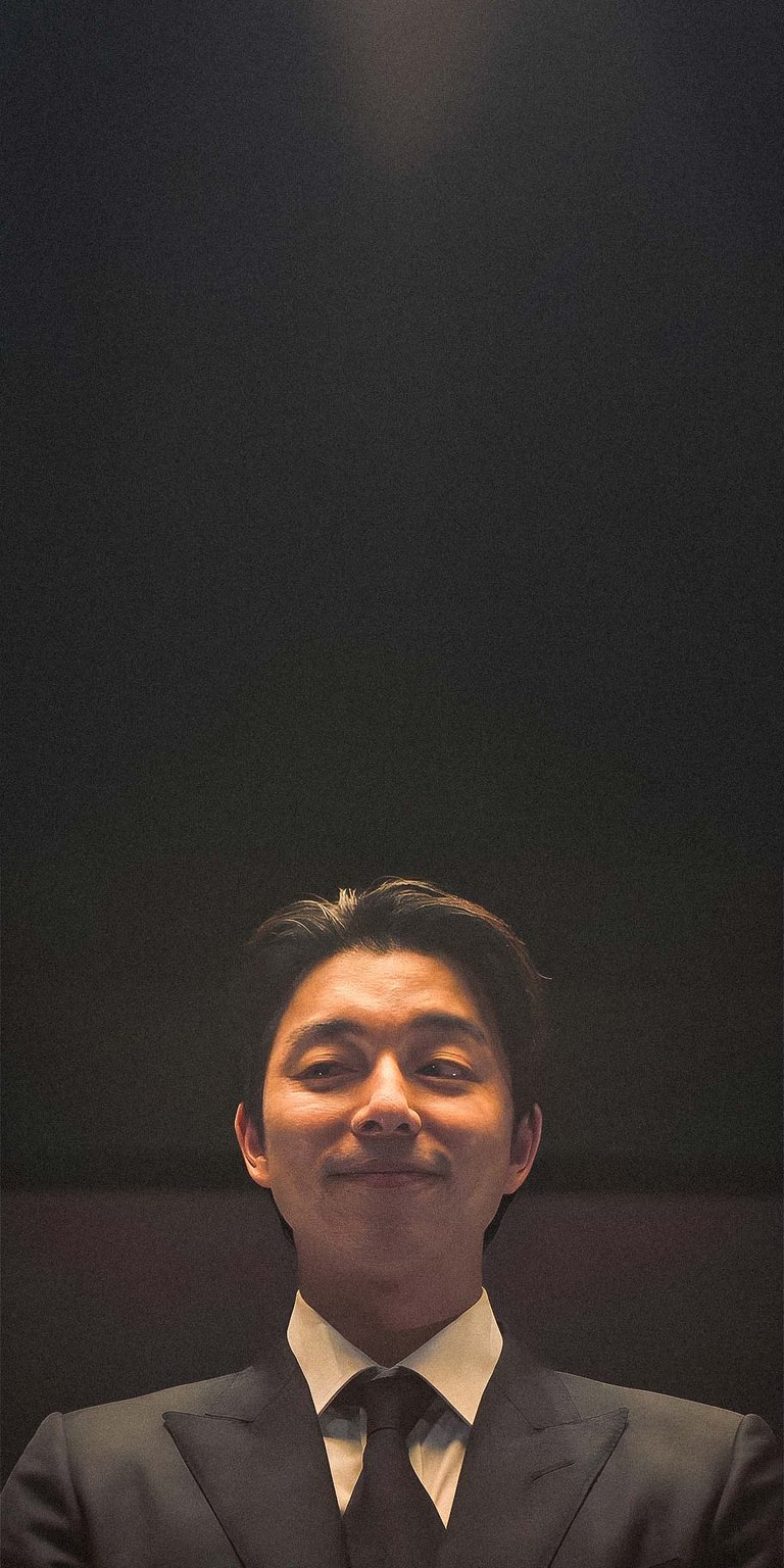 Salesman guy smiling in dark area wallpaper 4k