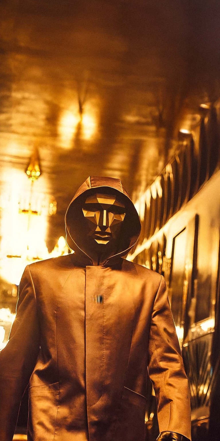 The Frontman coat in gold colors wallpaper