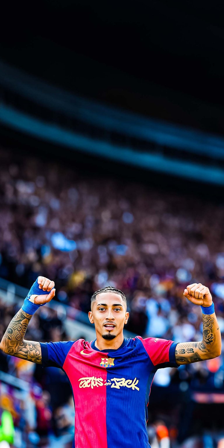 Raphinha Dias celebrates during the match between FC Barcelona and Real Madrid CF Wallpaper