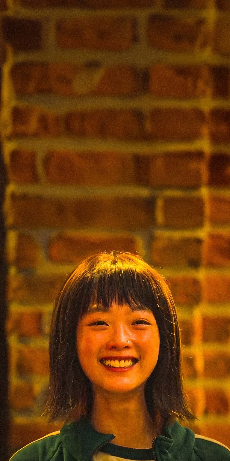 Ji Yeong Player 040 Squid smiling portrait HD wallpaper