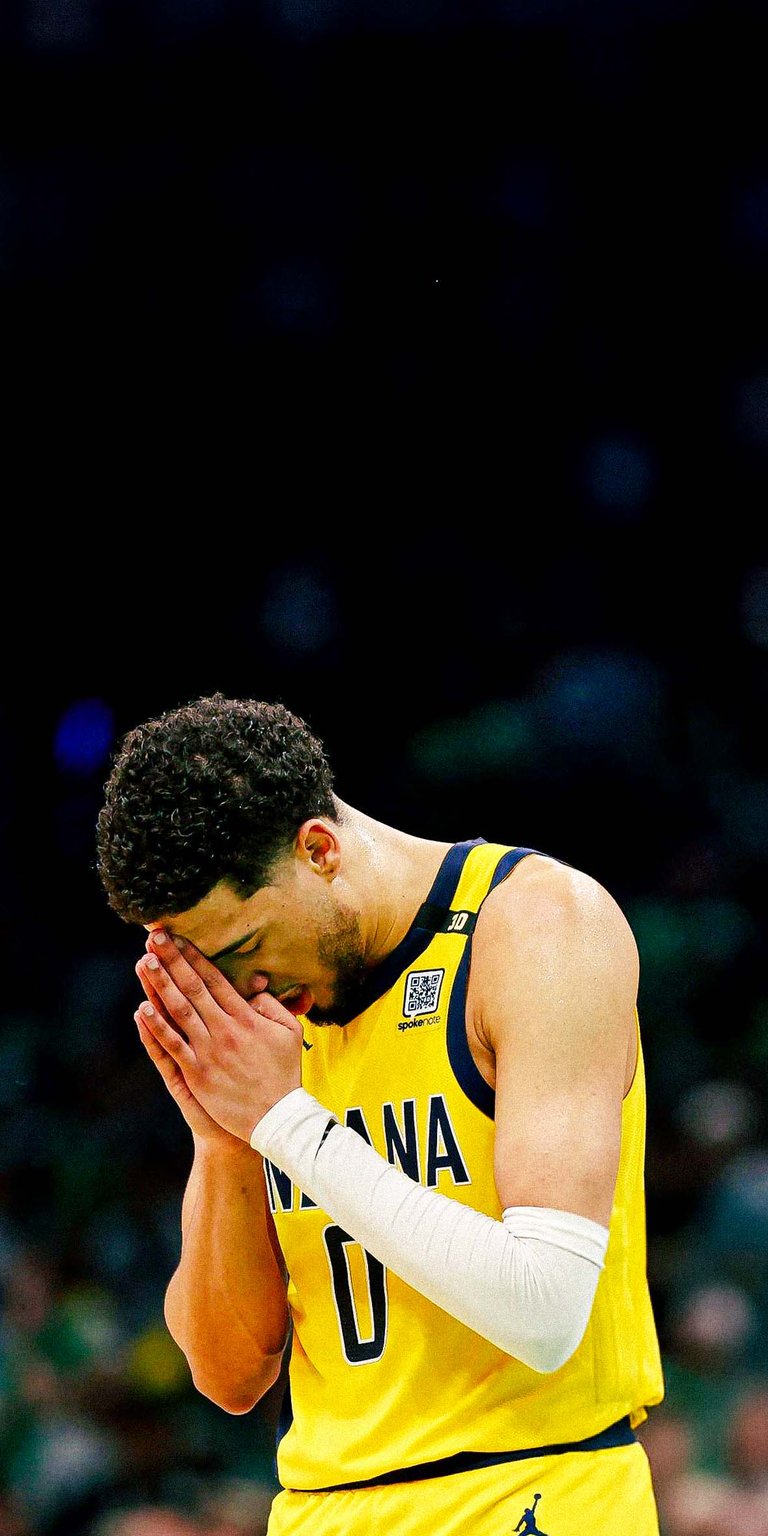 Tyrese Haliburton of the Indiana Pacers reacts during the fourth quarter Wallpaper
