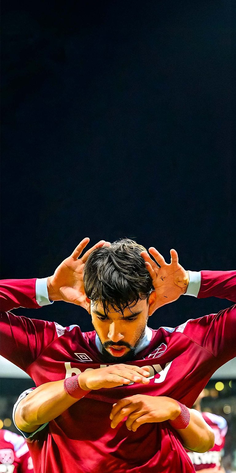 Lucas Paquetá funny pose photo wallpaper