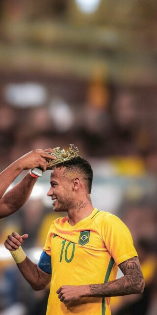 Neymar Jr. about to wear a crown wallpaper