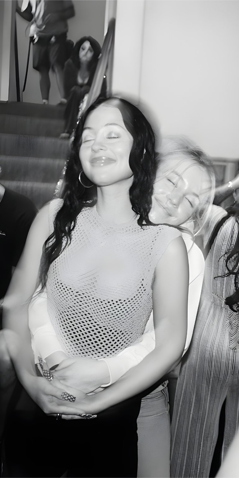 Rue Bennett and Cassie Howard hugging each other black and white picture wallpaper