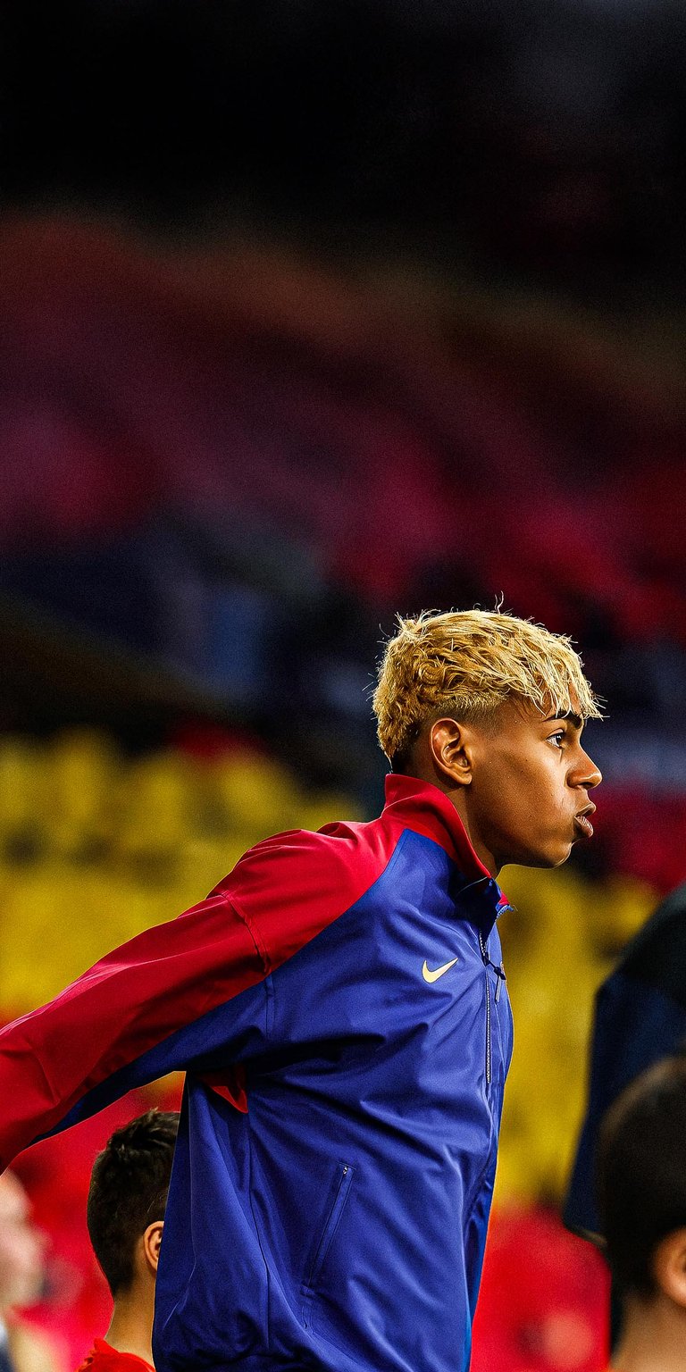 Lamine Yamal during the UEFA Champions League  Wallpaper iPhone 4k