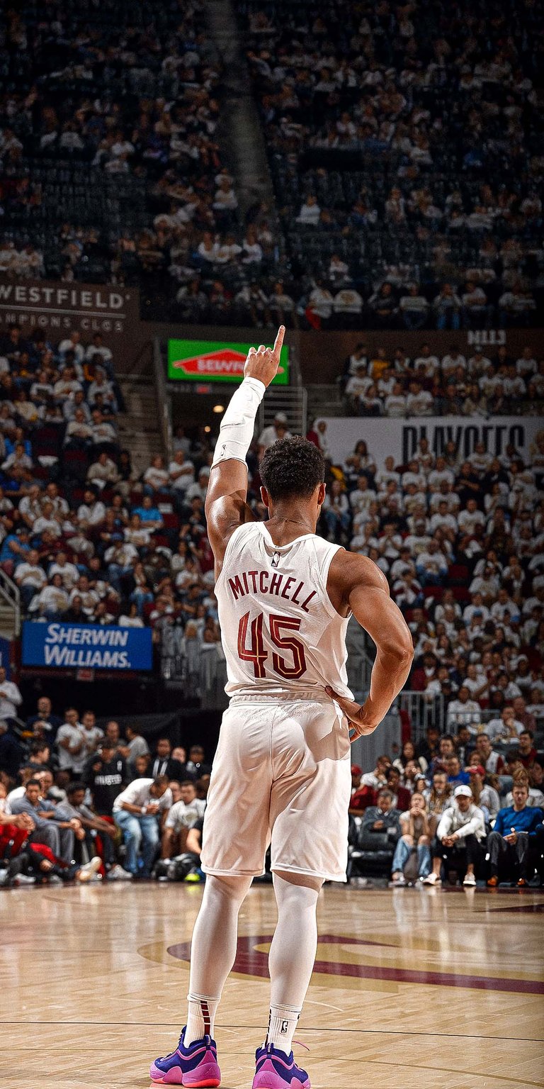 Donovan Mitchell of the Cleveland Cavaliers Wallpaper iPhone