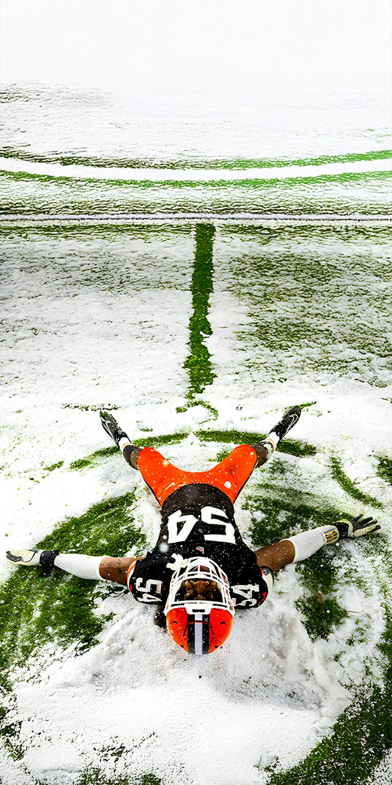 Snowing game iPhone wallpaper