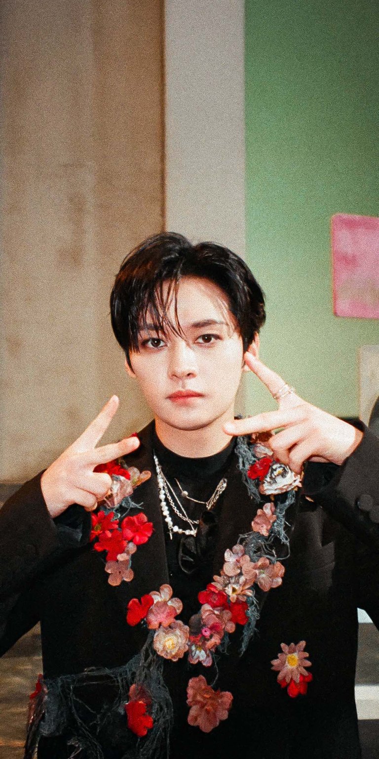 Lee Know iPhone wallpaper HD