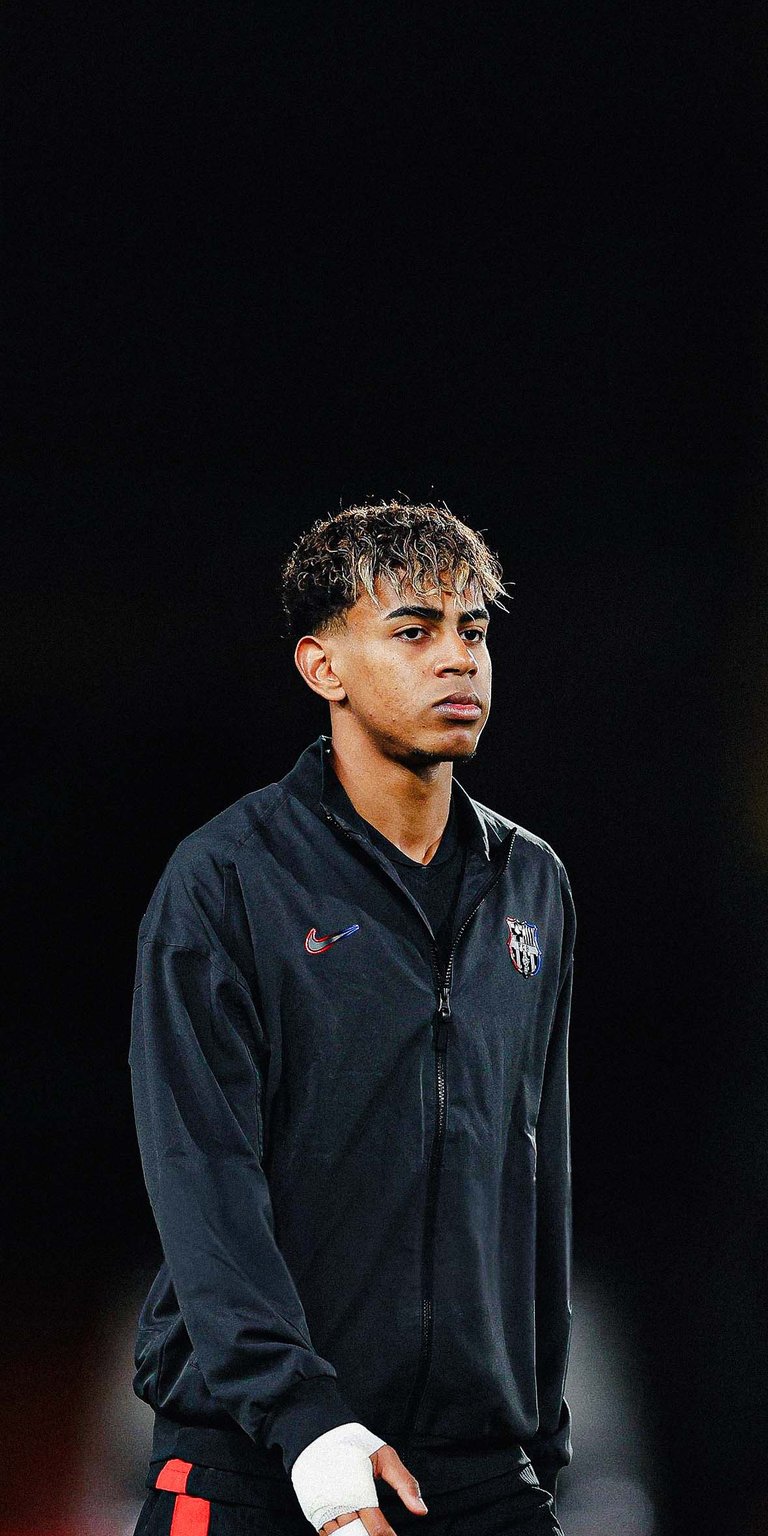 Lamine Yamal wallpaper mobile 4k