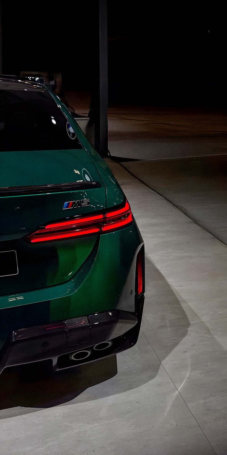 M5 Green Rear Wallpaper for iPhone HD